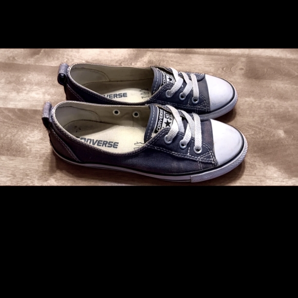 Converse - Picture 1 of 1